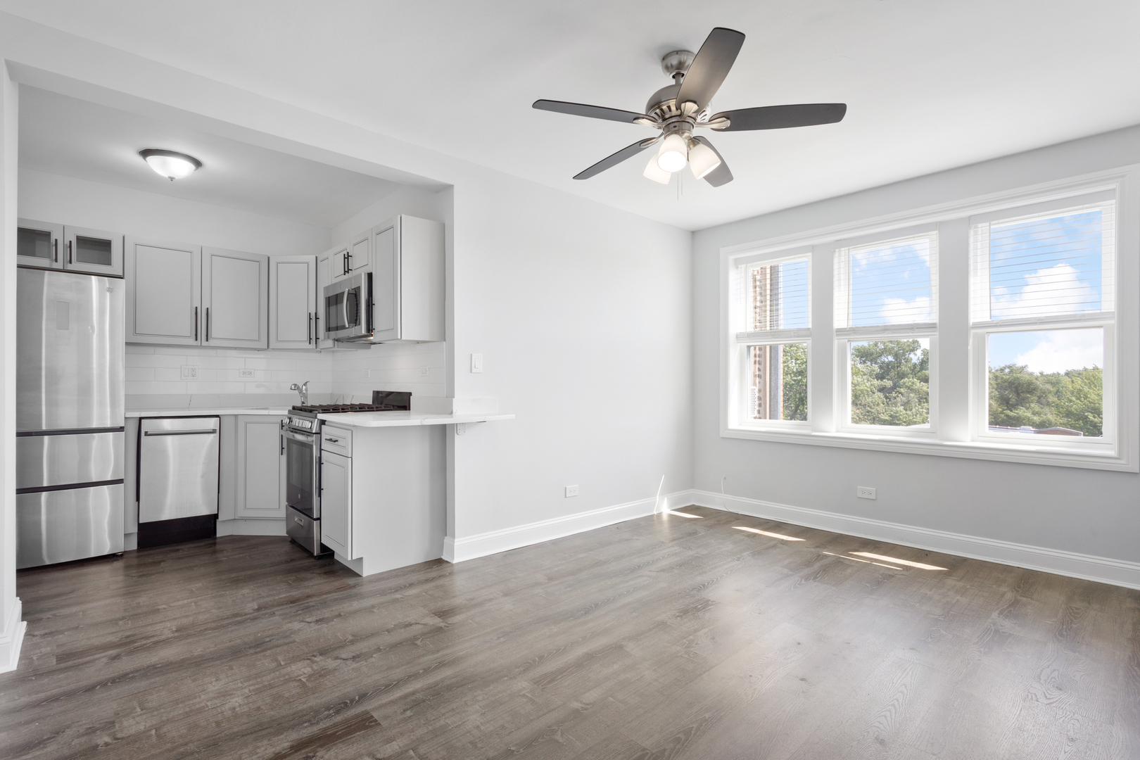 1521 W Sherwin Avenue 603