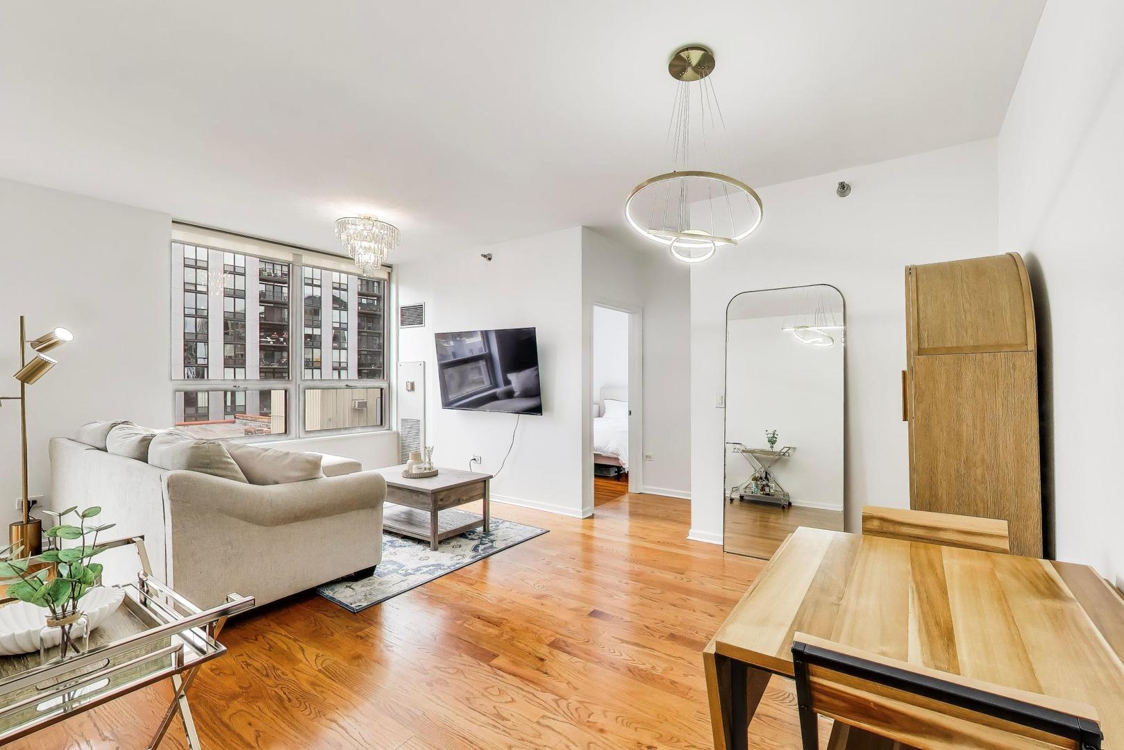 421 W Huron Street 1006
