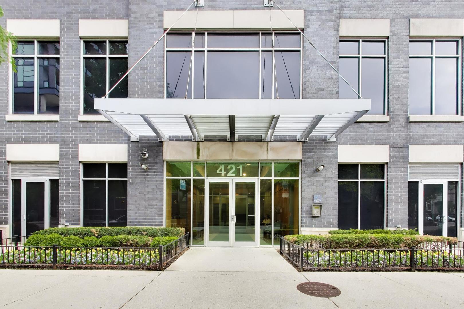 421 W Huron Street 1006