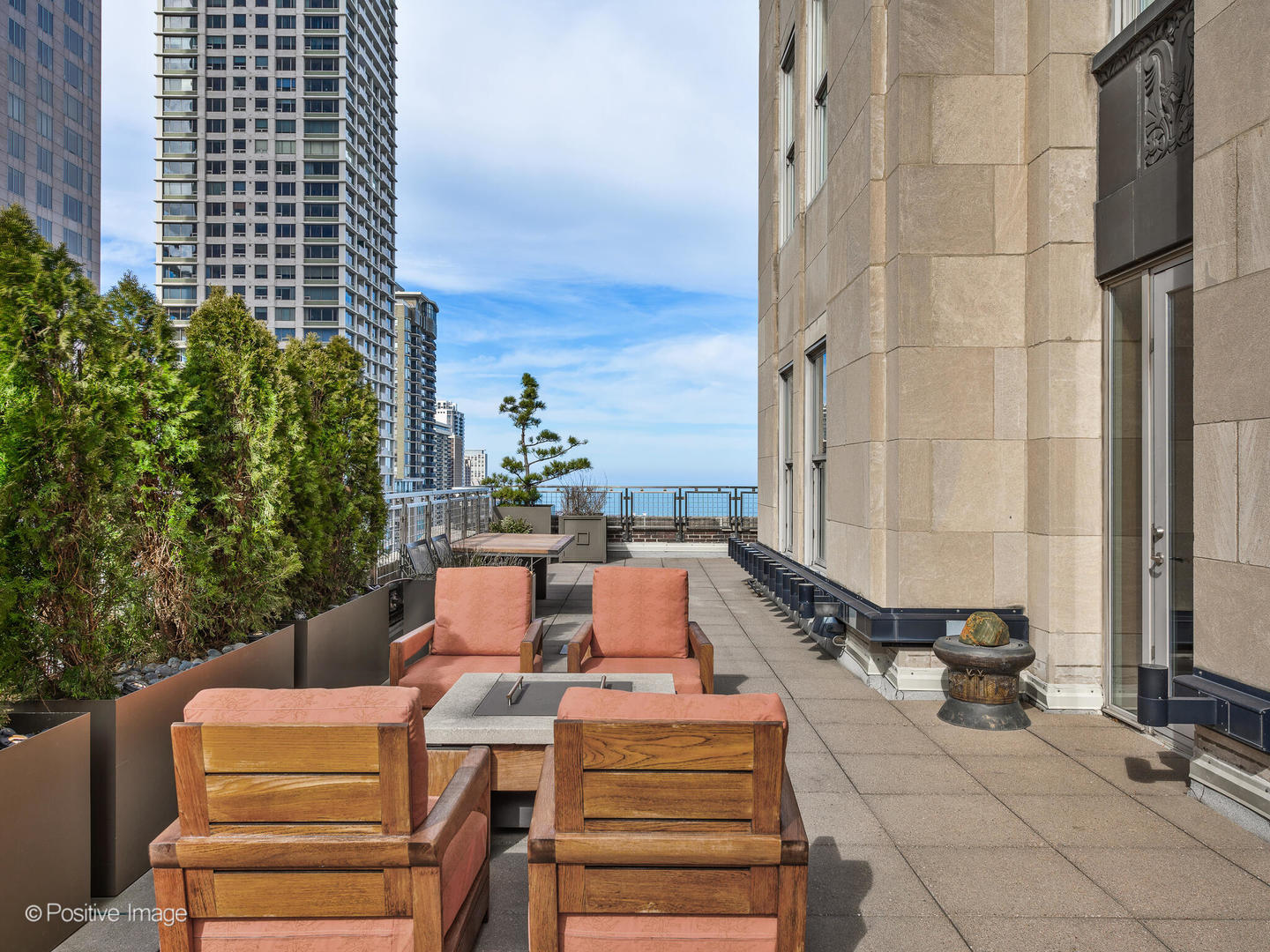 159 E WALTON Place 18A