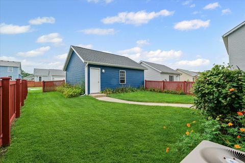 Tiny photo for 1303 Montgomery Street, Urbana, IL 61802 (MLS # 12575338)