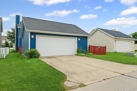 Tiny photo for 1303 Montgomery Street, Urbana, IL 61802 (MLS # 12575338)
