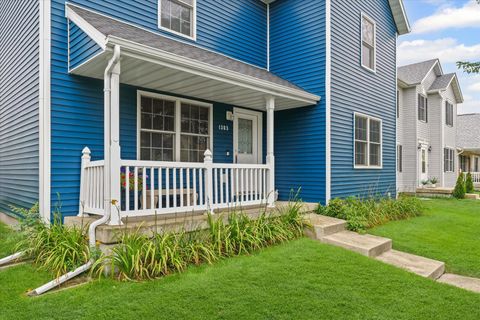 Tiny photo for 1303 Montgomery Street, Urbana, IL 61802 (MLS # 12575338)