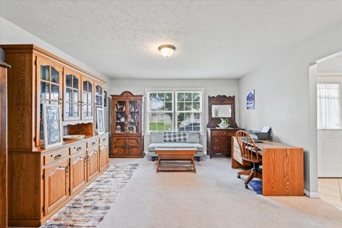 Tiny photo for 1303 Montgomery Street, Urbana, IL 61802 (MLS # 12575338)