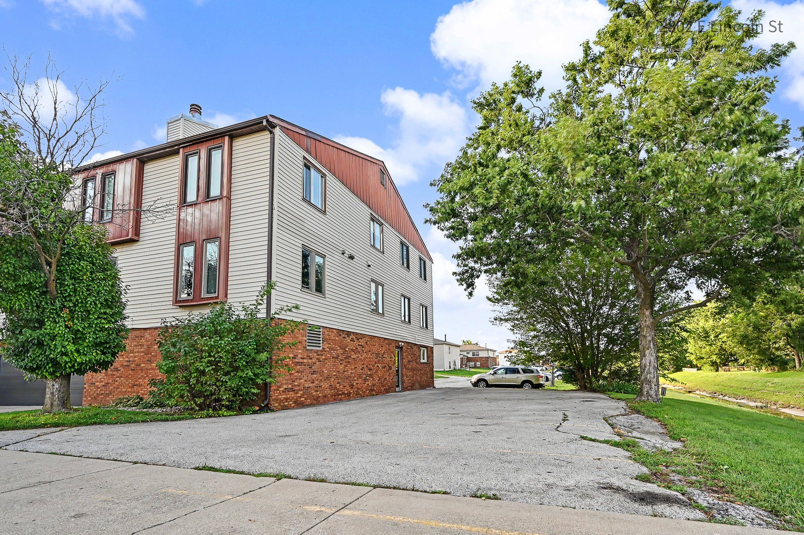 2802 E Lincoln Street 2C