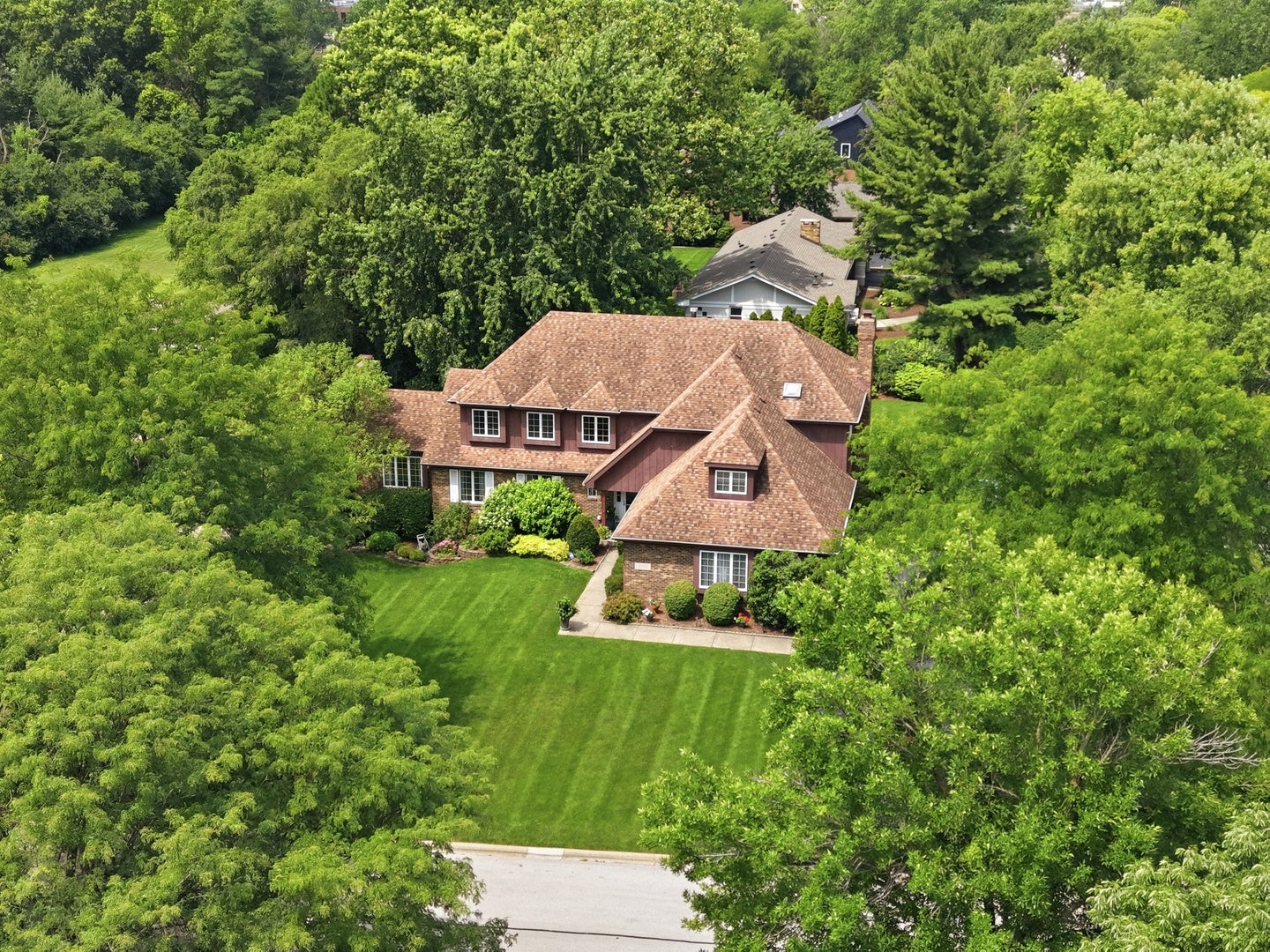 8100 LAKE RIDGE Drive