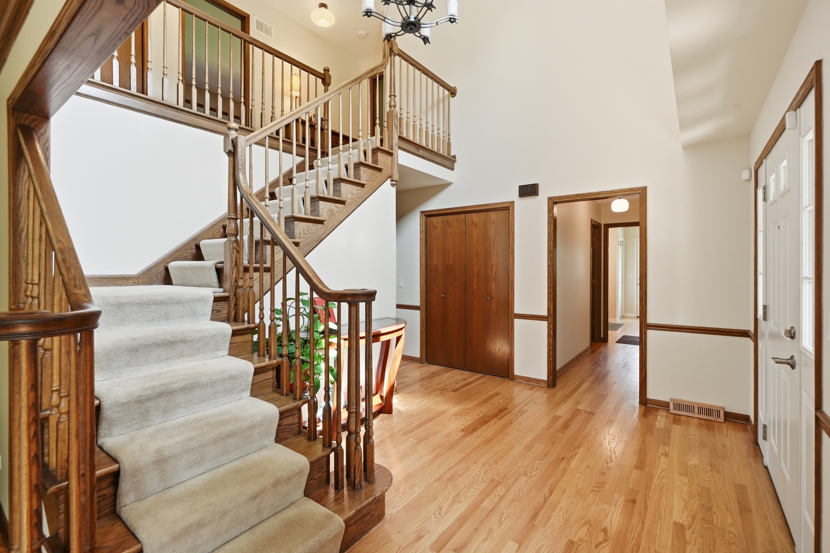 8100 LAKE RIDGE Drive