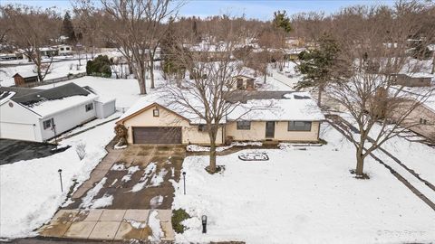 Tiny photo for 15530 W Wildwood Court, Libertyville, IL 60048 (MLS # 12531911)