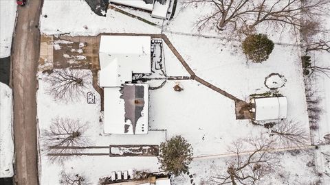 Tiny photo for 15530 W Wildwood Court, Libertyville, IL 60048 (MLS # 12531911)