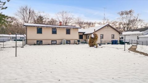 Tiny photo for 15530 W Wildwood Court, Libertyville, IL 60048 (MLS # 12531911)