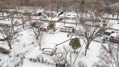 Tiny photo for 15530 W Wildwood Court, Libertyville, IL 60048 (MLS # 12531911)