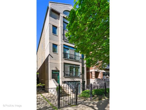 912 W Barry Avenue 3 Chicago IL 60657