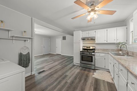 Tiny photo for 5441 Benton Avenue, Downers Grove, IL 60515 (MLS # 12557636)