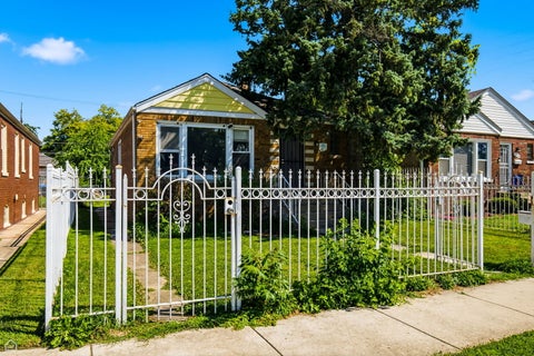 Tiny photo for 524 W 127th Place, Chicago, IL 60628 (MLS # 12752810)