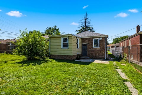 Tiny photo for 524 W 127th Place, Chicago, IL 60628 (MLS # 12752810)