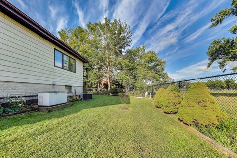 Tiny photo for 10524 Camelot Street, Westchester, IL 60154 (MLS # 12457163)
