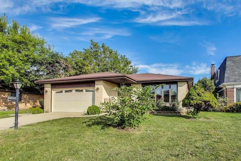 Tiny photo for 10524 Camelot Street, Westchester, IL 60154 (MLS # 12457163)