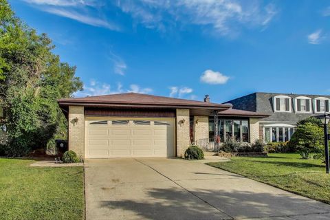 Tiny photo for 10524 Camelot Street, Westchester, IL 60154 (MLS # 12457163)