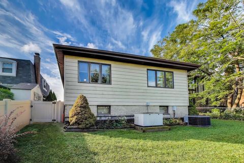 Tiny photo for 10524 Camelot Street, Westchester, IL 60154 (MLS # 12457163)