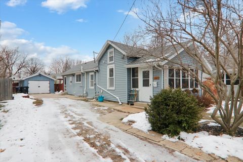 Tiny photo for 1212 N Madison Street, Bloomington, IL 61701 (MLS # 12511173)