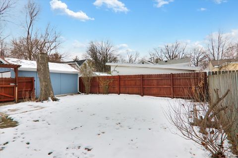 Tiny photo for 1212 N Madison Street, Bloomington, IL 61701 (MLS # 12511173)