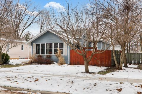 Photo of 1212 N Madison Street, Bloomington, IL 61701 (MLS # 12511173)