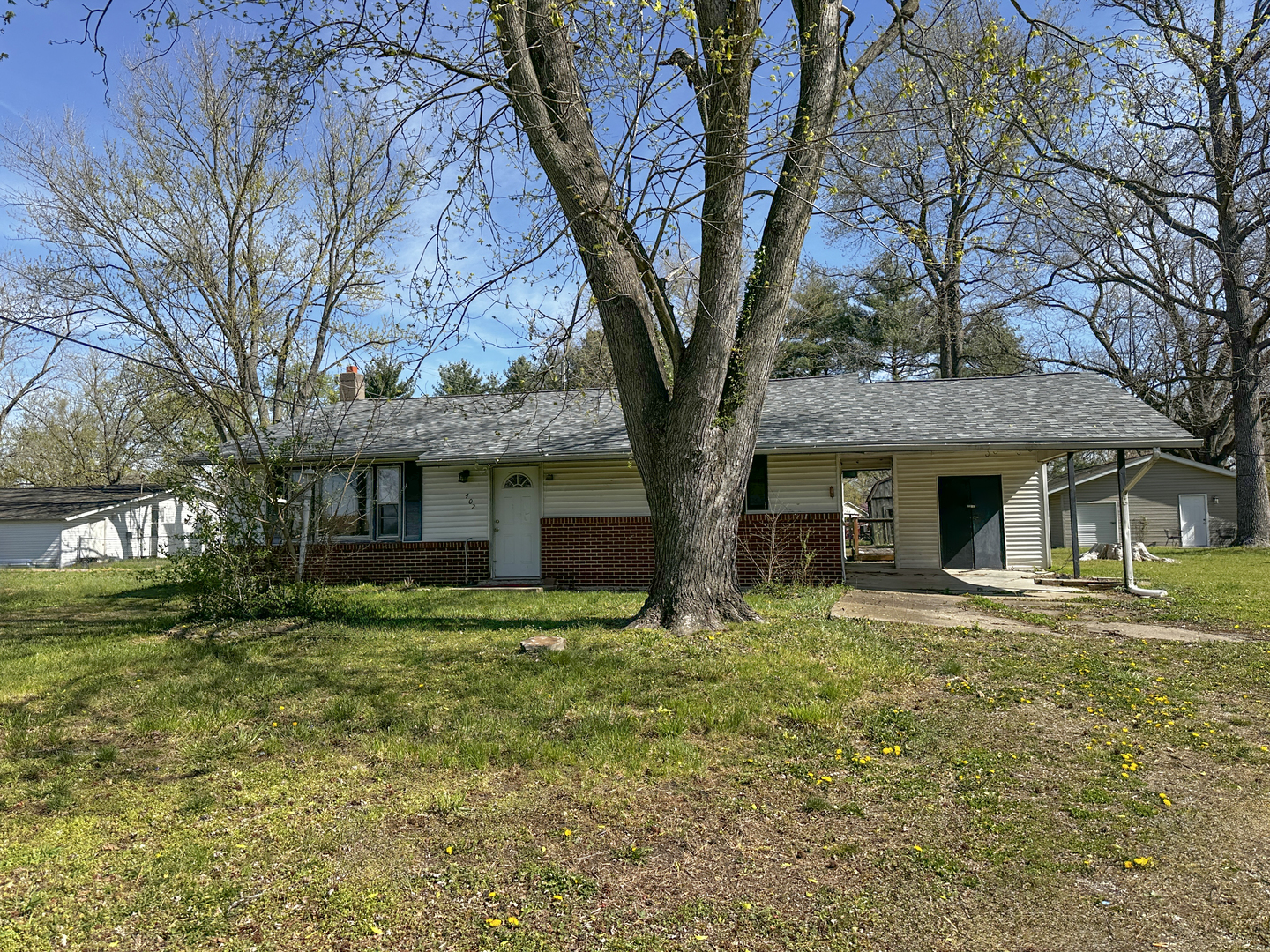 402 E Logan Street