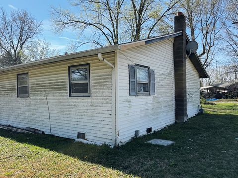 Tiny photo for 402 E Logan Street, Desoto, IL 62924 (MLS # 12624350)