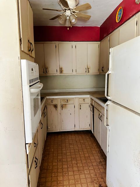 Tiny photo for 402 E Logan Street, Desoto, IL 62924 (MLS # 12624350)