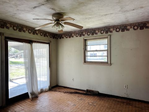 Tiny photo for 402 E Logan Street, Desoto, IL 62924 (MLS # 12624350)