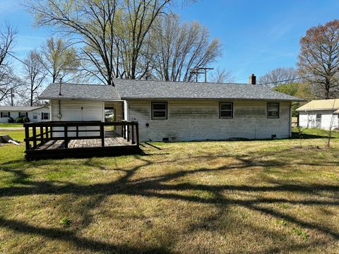 Tiny photo for 402 E Logan Street, Desoto, IL 62924 (MLS # 12624350)