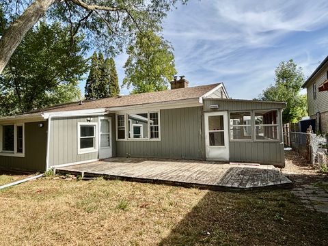 Tiny photo for 911 Kenmore Road, Rockford, IL 61108 (MLS # 12487008)