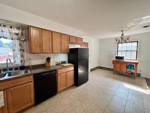 Tiny photo for 911 Kenmore Road, Rockford, IL 61108 (MLS # 12487008)