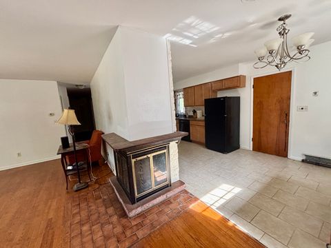 Tiny photo for 911 Kenmore Road, Rockford, IL 61108 (MLS # 12487008)