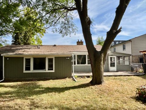 Tiny photo for 911 Kenmore Road, Rockford, IL 61108 (MLS # 12487008)