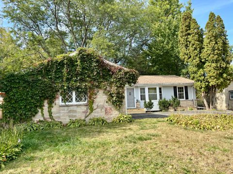 Tiny photo for 911 Kenmore Road, Rockford, IL 61108 (MLS # 12487008)