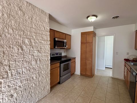 Tiny photo for 911 Kenmore Road, Rockford, IL 61108 (MLS # 12487008)