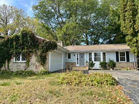 Tiny photo for 911 Kenmore Road, Rockford, IL 61108 (MLS # 12487008)