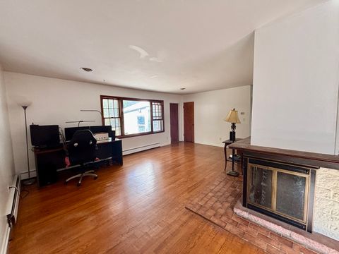 Tiny photo for 911 Kenmore Road, Rockford, IL 61108 (MLS # 12487008)