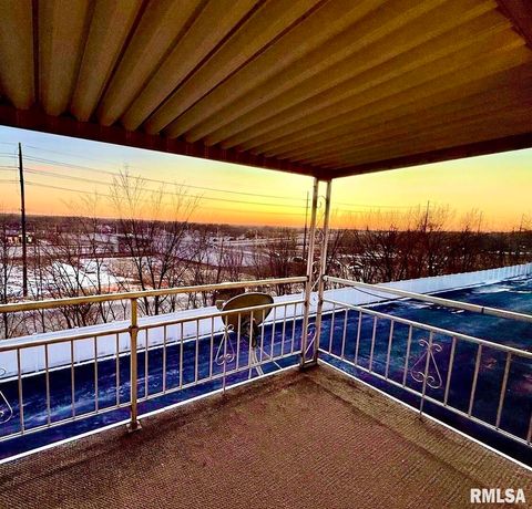 Tiny photo for 3721 35TH Street #4, Moline, IL 61265 (MLS # QC4269648)