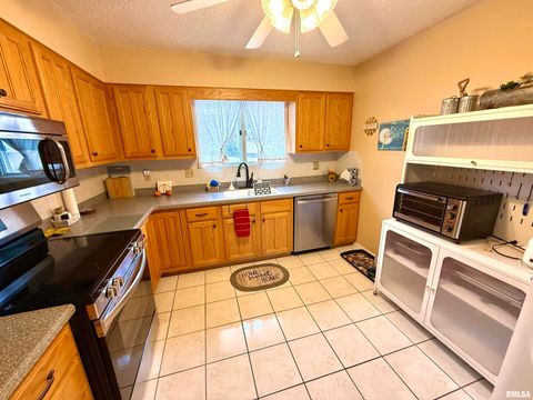 Tiny photo for 3721 35TH Street #4, Moline, IL 61265 (MLS # QC4269648)