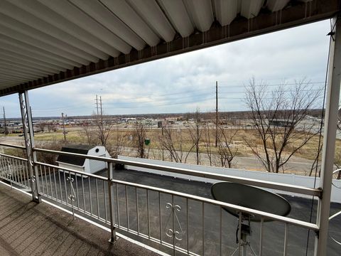 Tiny photo for 3721 35TH Street #4, Moline, IL 61265 (MLS # QC4269648)