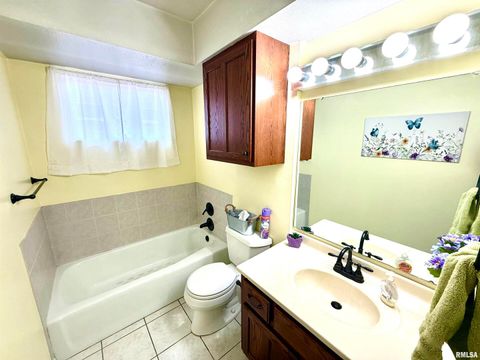 Tiny photo for 3721 35TH Street #4, Moline, IL 61265 (MLS # QC4269648)