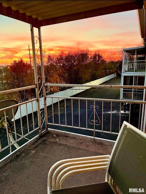 Tiny photo for 3721 35TH Street #4, Moline, IL 61265 (MLS # QC4269648)