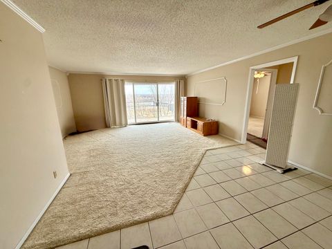 Tiny photo for 3721 35TH Street #4, Moline, IL 61265 (MLS # QC4269648)