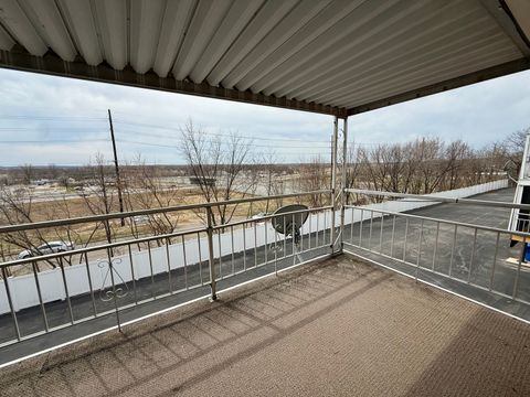 Tiny photo for 3721 35TH Street #4, Moline, IL 61265 (MLS # QC4269648)