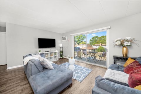 Tiny photo for 11000 Central Avenue #2C, Chicago Ridge, IL 60415 (MLS # 12444808)