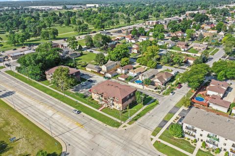 Tiny photo for 11000 Central Avenue #2C, Chicago Ridge, IL 60415 (MLS # 12444808)