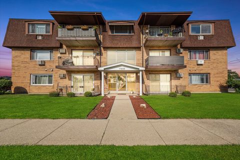 Tiny photo for 11000 Central Avenue #2C, Chicago Ridge, IL 60415 (MLS # 12444808)