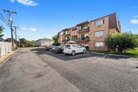 Tiny photo for 11000 Central Avenue #2C, Chicago Ridge, IL 60415 (MLS # 12444808)